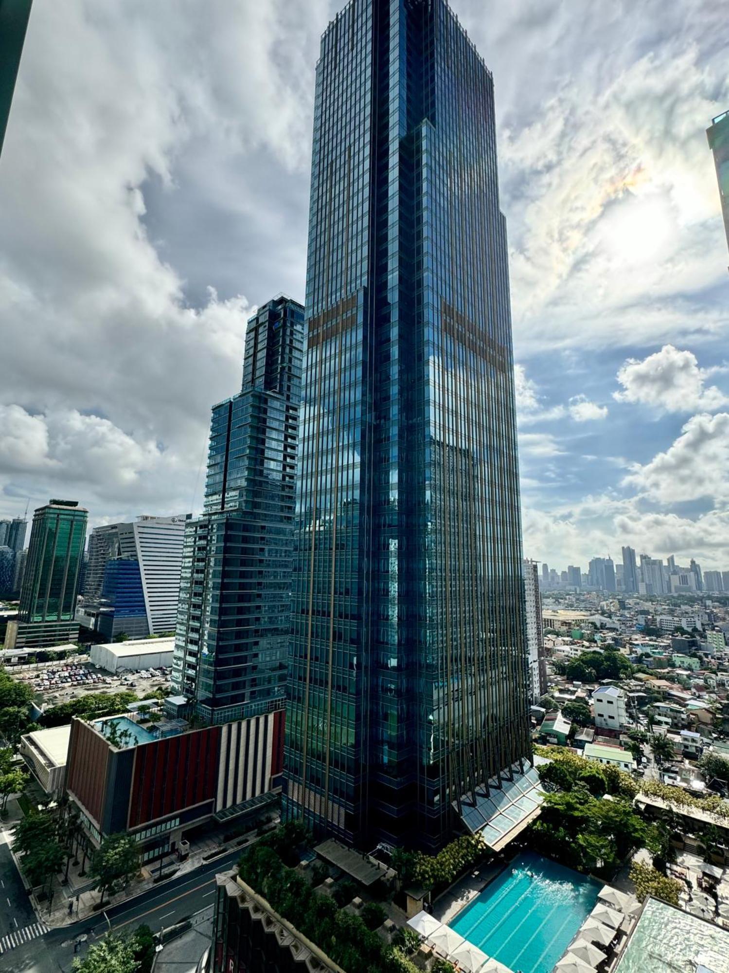 Bgc 1br Unit Linked To Uptown Mall With Own Parking