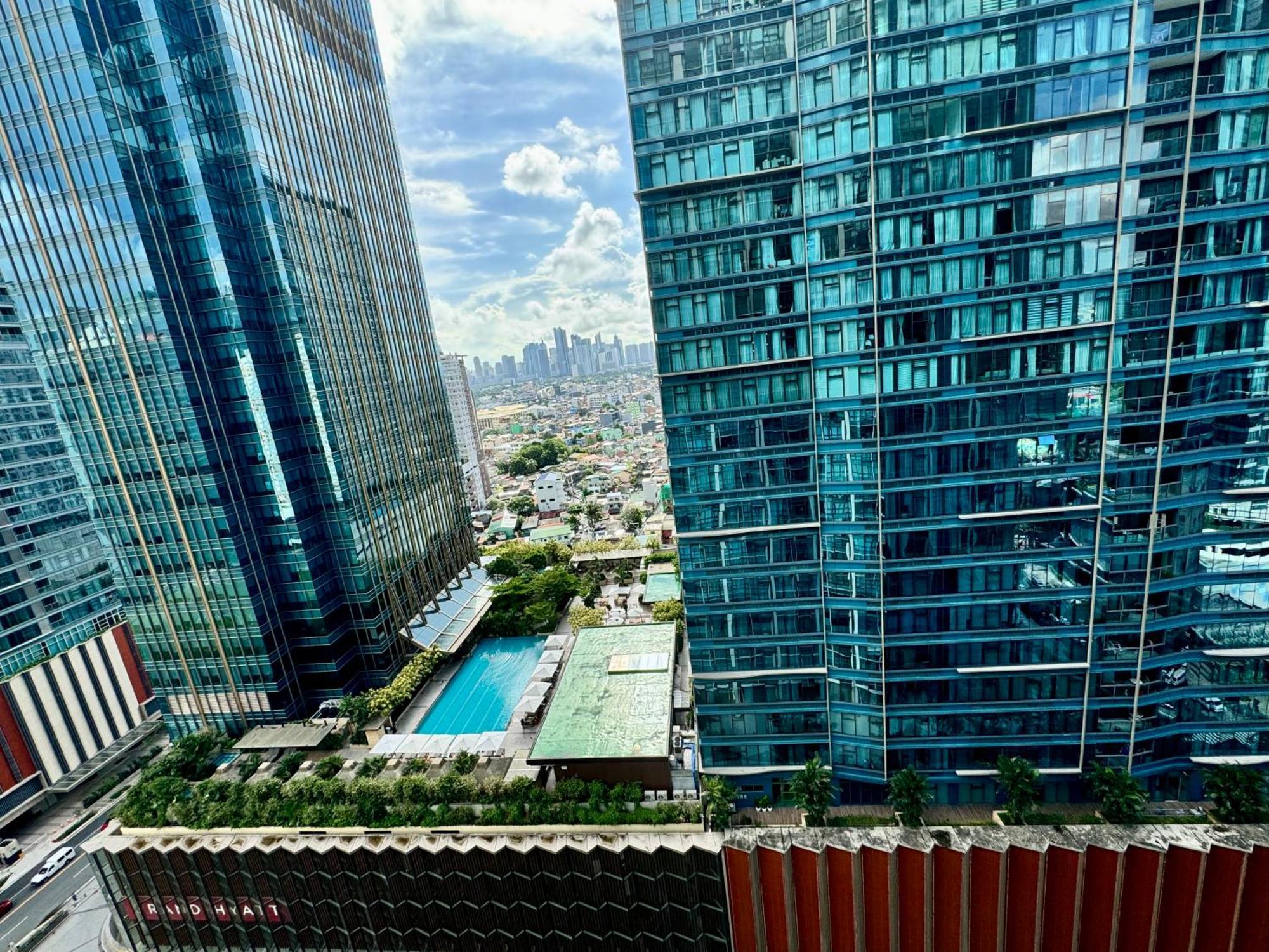 Bgc 1br Unit Linked To Uptown Mall With Own Parking