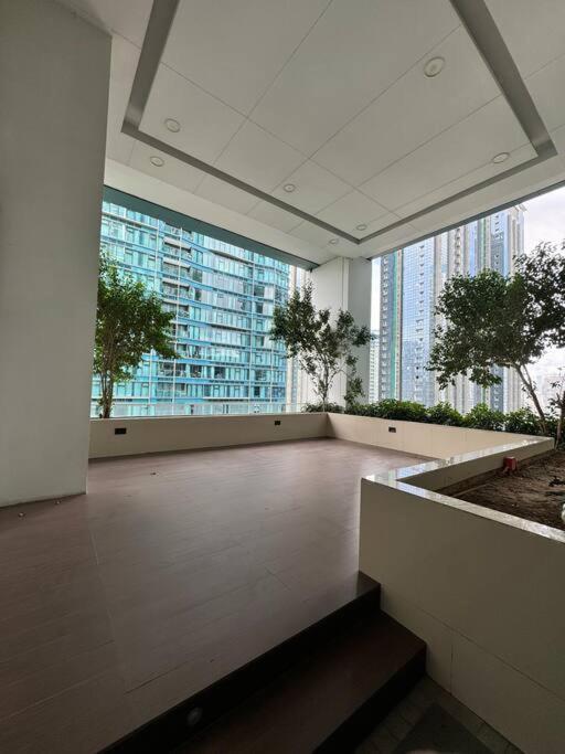 Apartment Bgc 1br Unit Linked To Uptown Mall With Own Parking