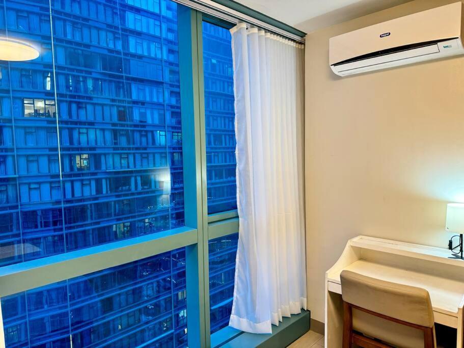 Apartment Bgc 1br Unit Linked To Uptown Mall With Own Parking