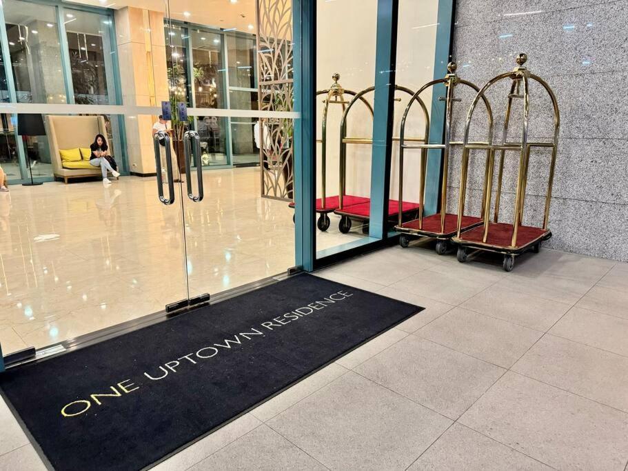 Bgc 1br Unit Linked To Uptown Mall With Own Parking Apartment Manila