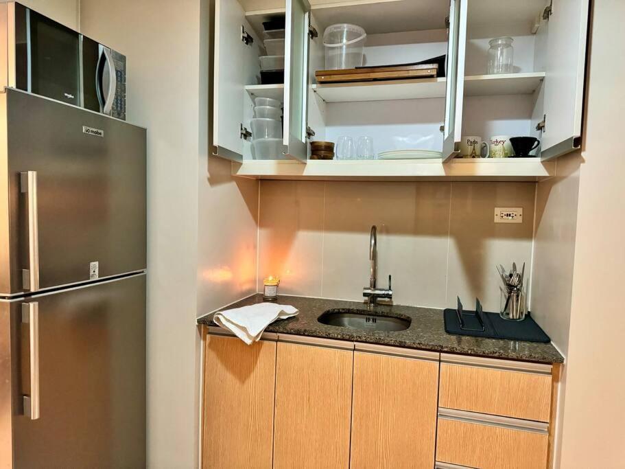 Bgc 1br Unit Linked To Uptown Mall With Own Parking Apartment
