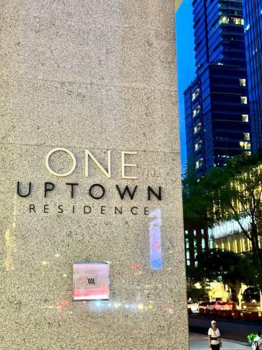 Bgc 1br Unit Linked To Uptown Mall With Own Parking Apartment