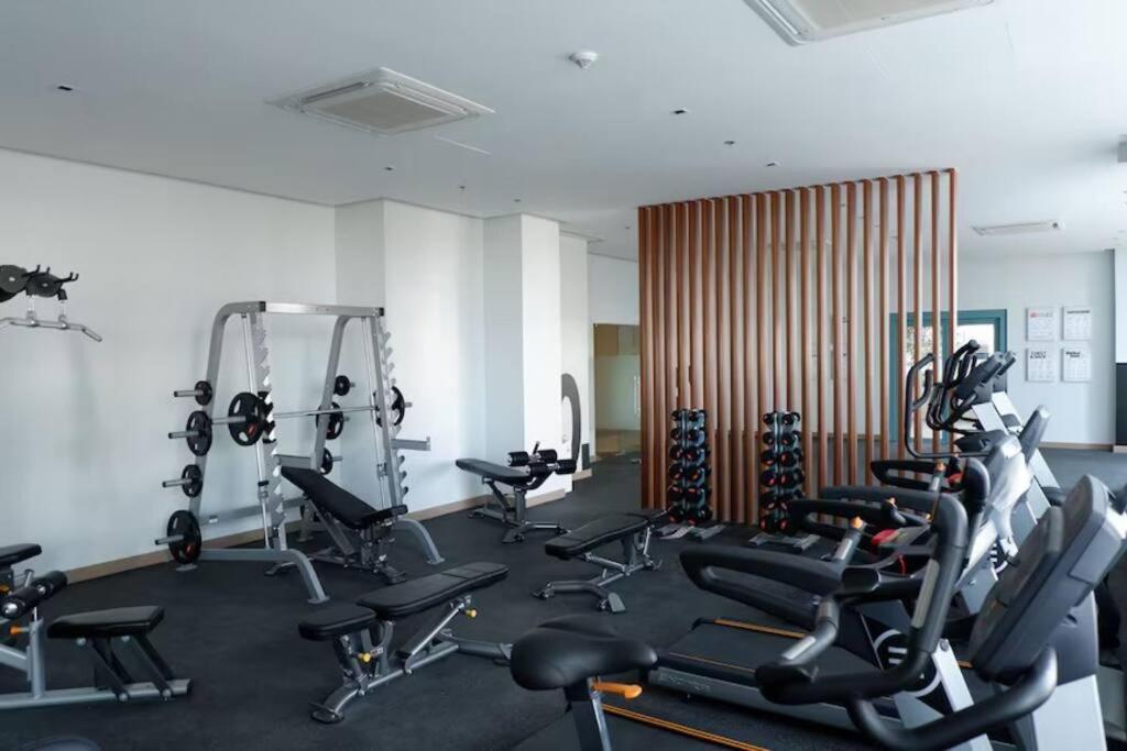 Bgc 1br Unit Linked To Uptown Mall With Own Parking * Manila