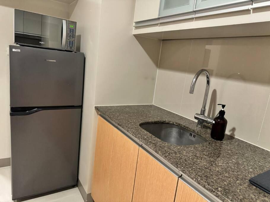 Bgc 1br Unit Linked To Uptown Mall With Own Parking *