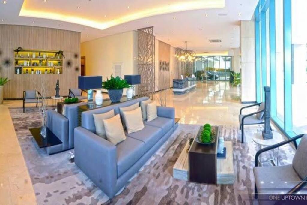 Bgc 1br Unit Linked To Uptown Mall With Own Parking *