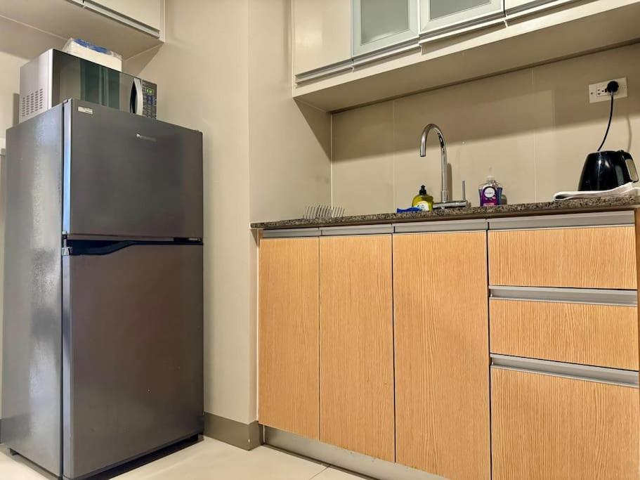 Bgc 1br Unit Linked To Uptown Mall With Own Parking Apartment Manila