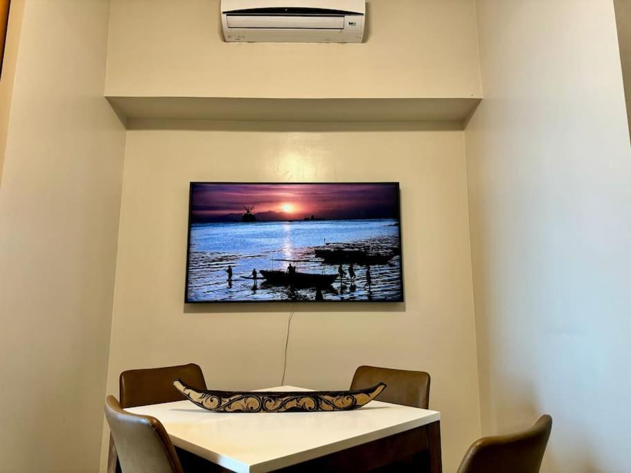 Bgc 1br Unit Linked To Uptown Mall With Own Parking Apartment Manila