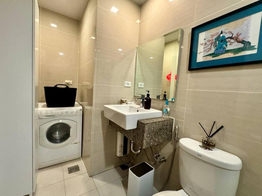Apartment Bgc 1br Unit Linked To Uptown Mall With Own Parking Manila