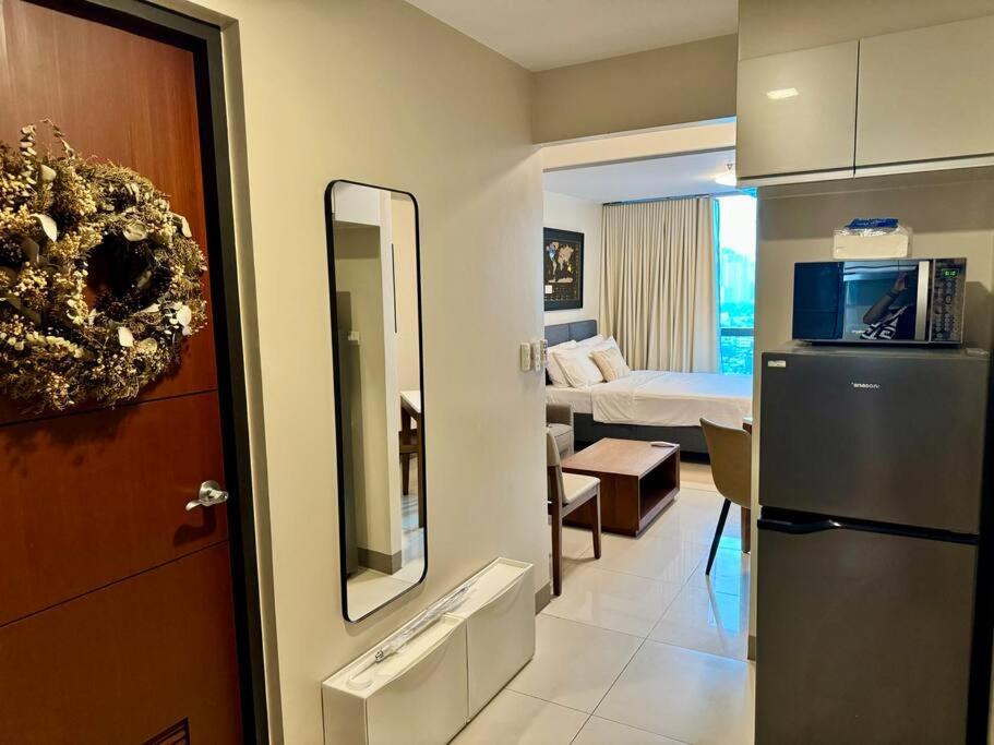Bgc 1br Unit Linked To Uptown Mall With Own Parking *