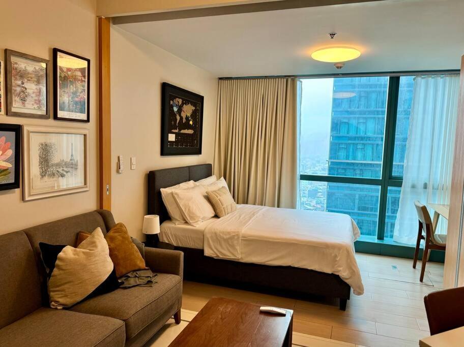 Apartment Bgc 1br Unit Linked To Uptown Mall With Own Parking Manila